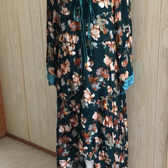 Stunning Kimono - Picture 7 of 8